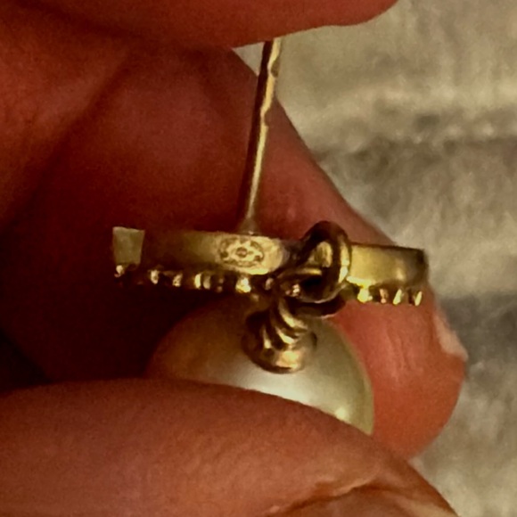 Preloved Chanel CC earrings with pearls excellent condition has stamp - Picture 3 of 5
